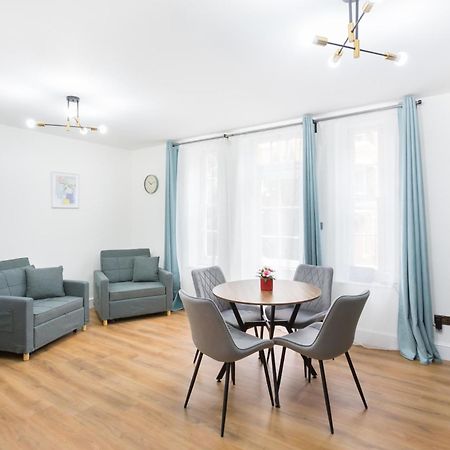 City Centre One Bedroom Apartment Next To Station, Newly Renovated 伦敦 外观 照片