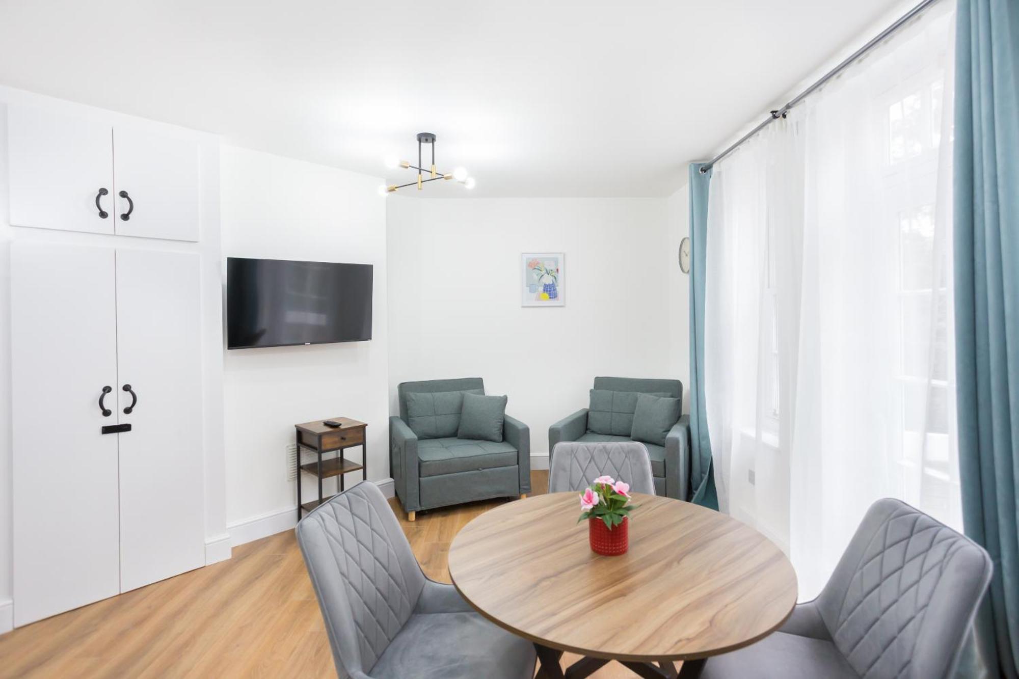 City Centre One Bedroom Apartment Next To Station, Newly Renovated 伦敦 外观 照片