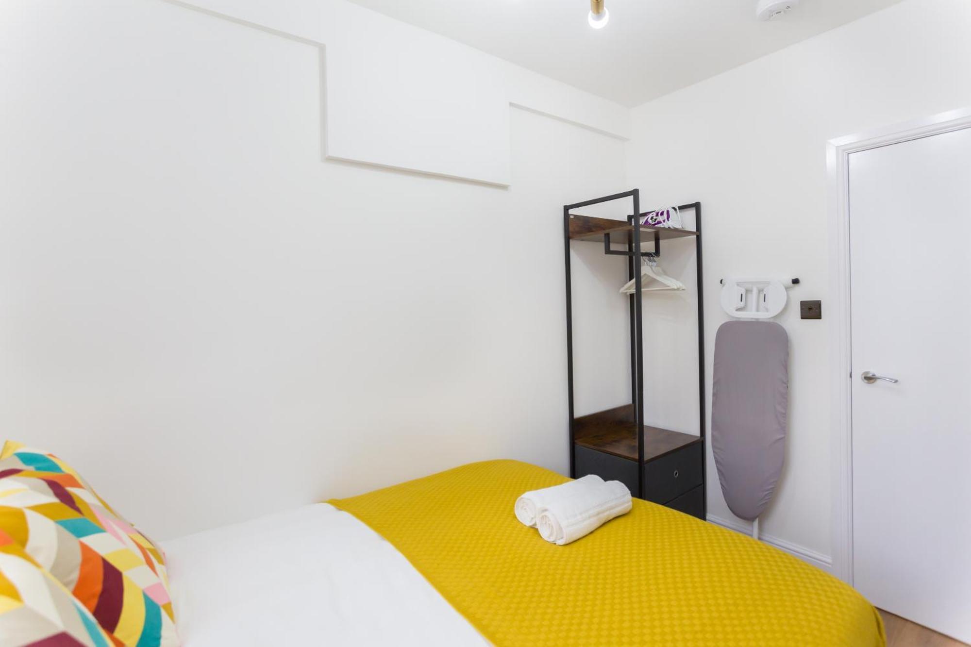 City Centre One Bedroom Apartment Next To Station, Newly Renovated 伦敦 外观 照片