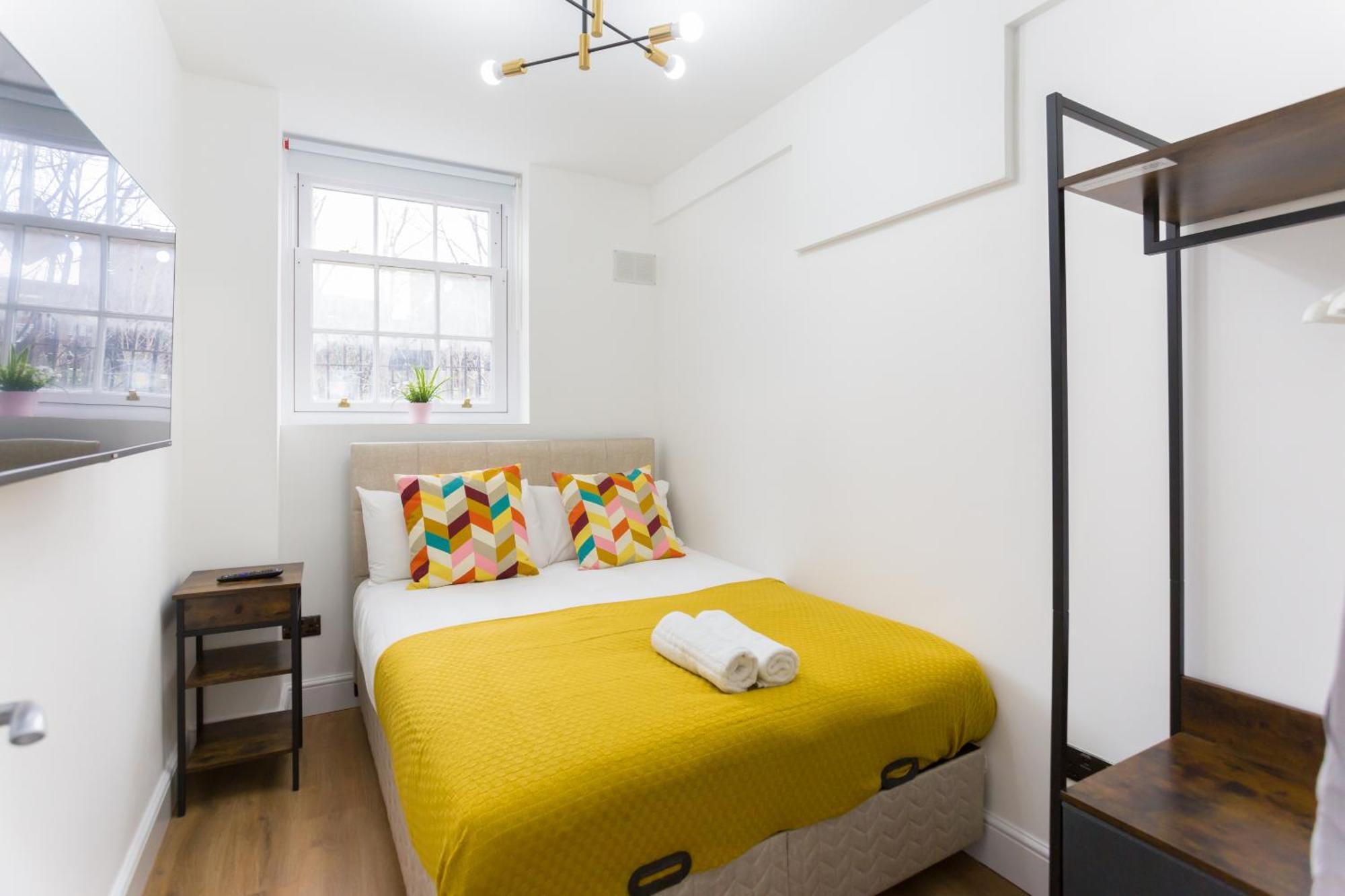 City Centre One Bedroom Apartment Next To Station, Newly Renovated 伦敦 外观 照片