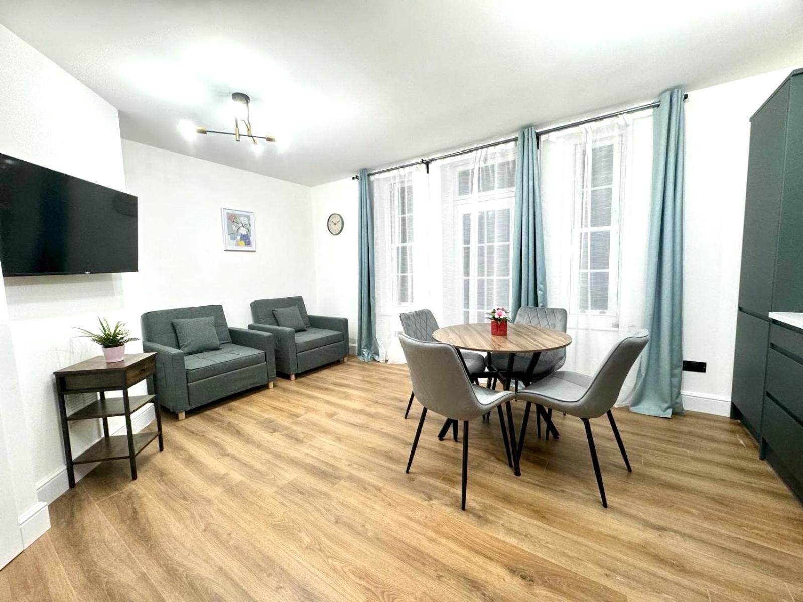 City Centre One Bedroom Apartment Next To Station, Newly Renovated 伦敦 外观 照片