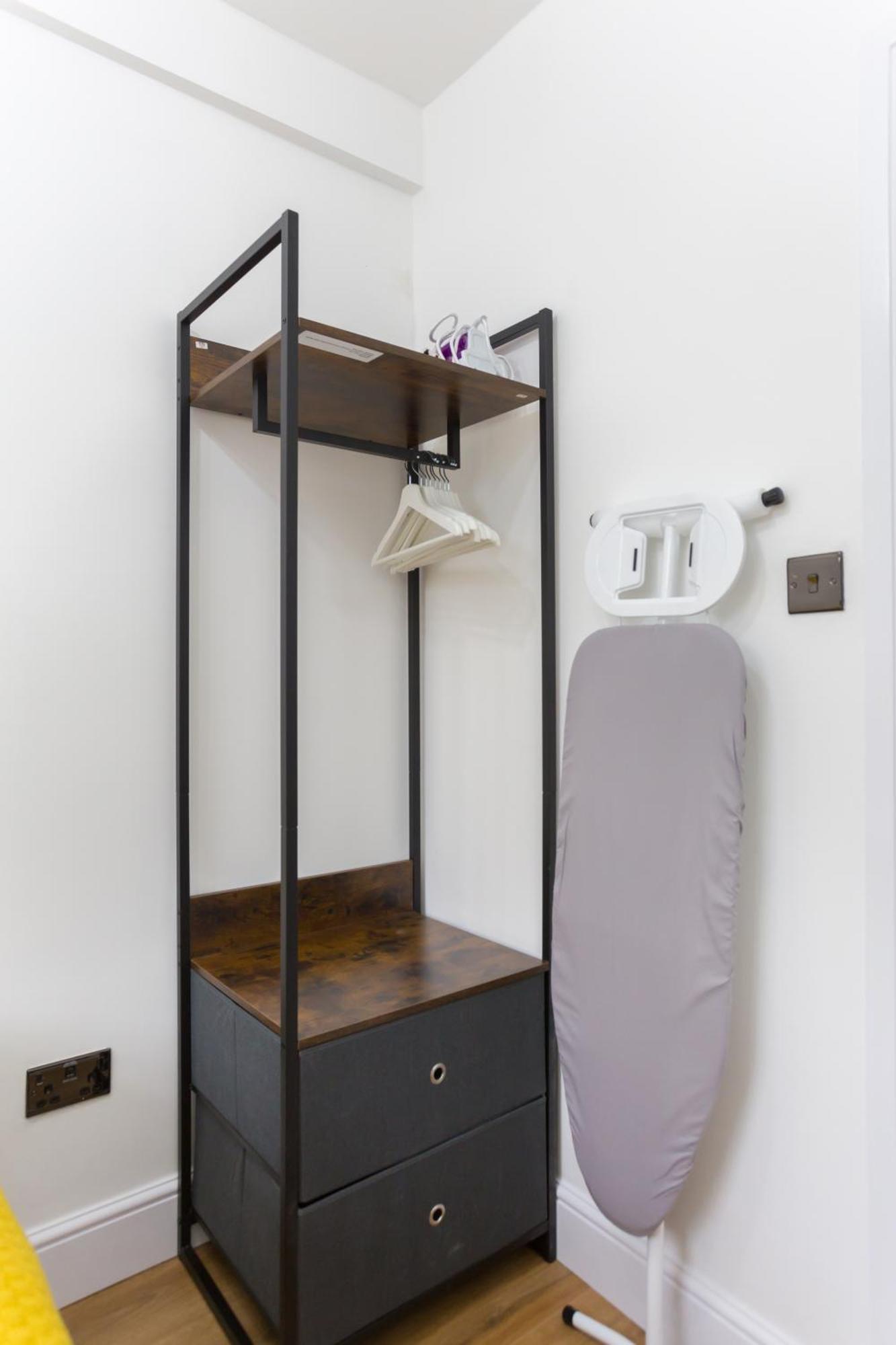 City Centre One Bedroom Apartment Next To Station, Newly Renovated 伦敦 外观 照片