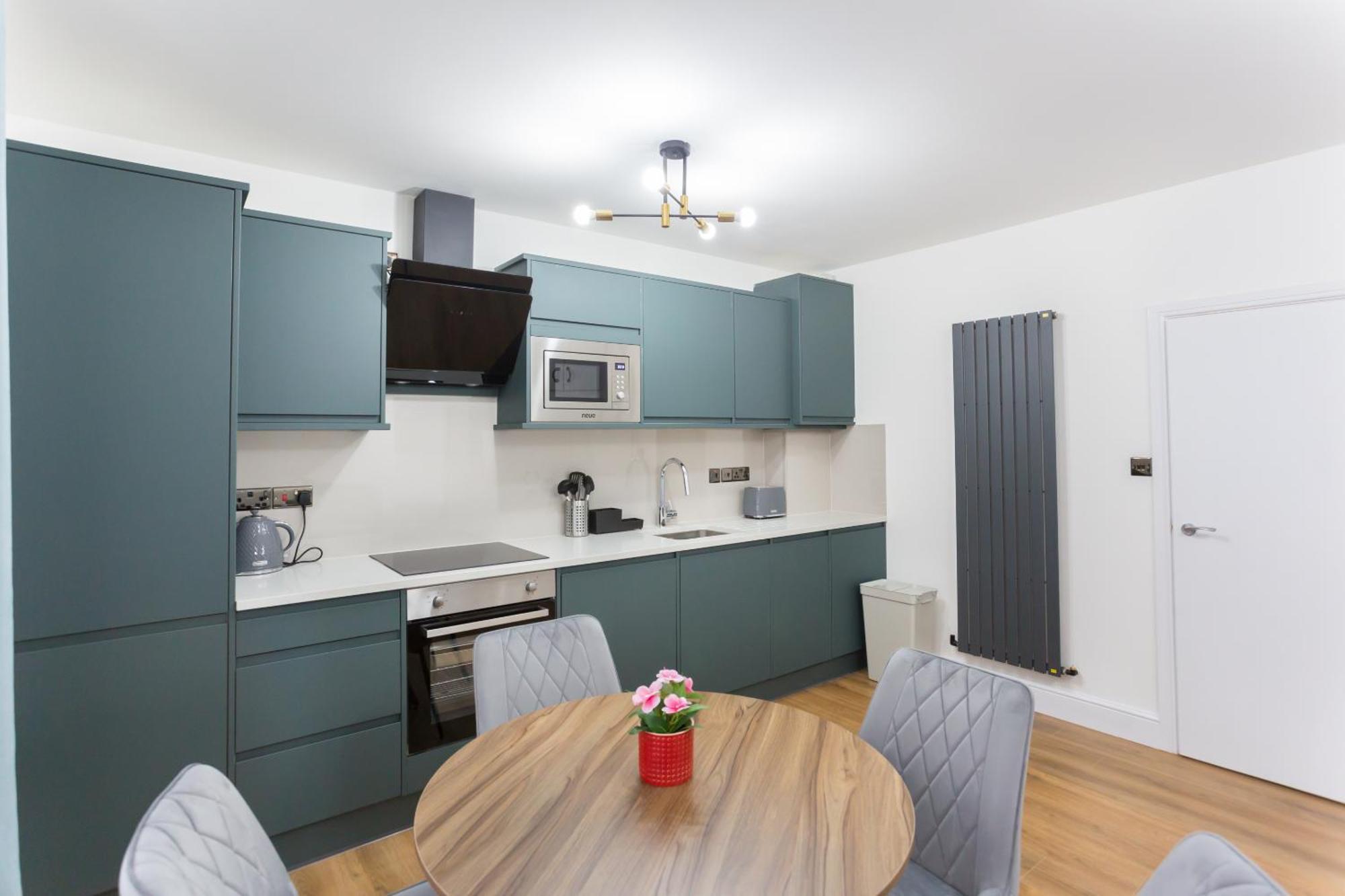City Centre One Bedroom Apartment Next To Station, Newly Renovated 伦敦 外观 照片