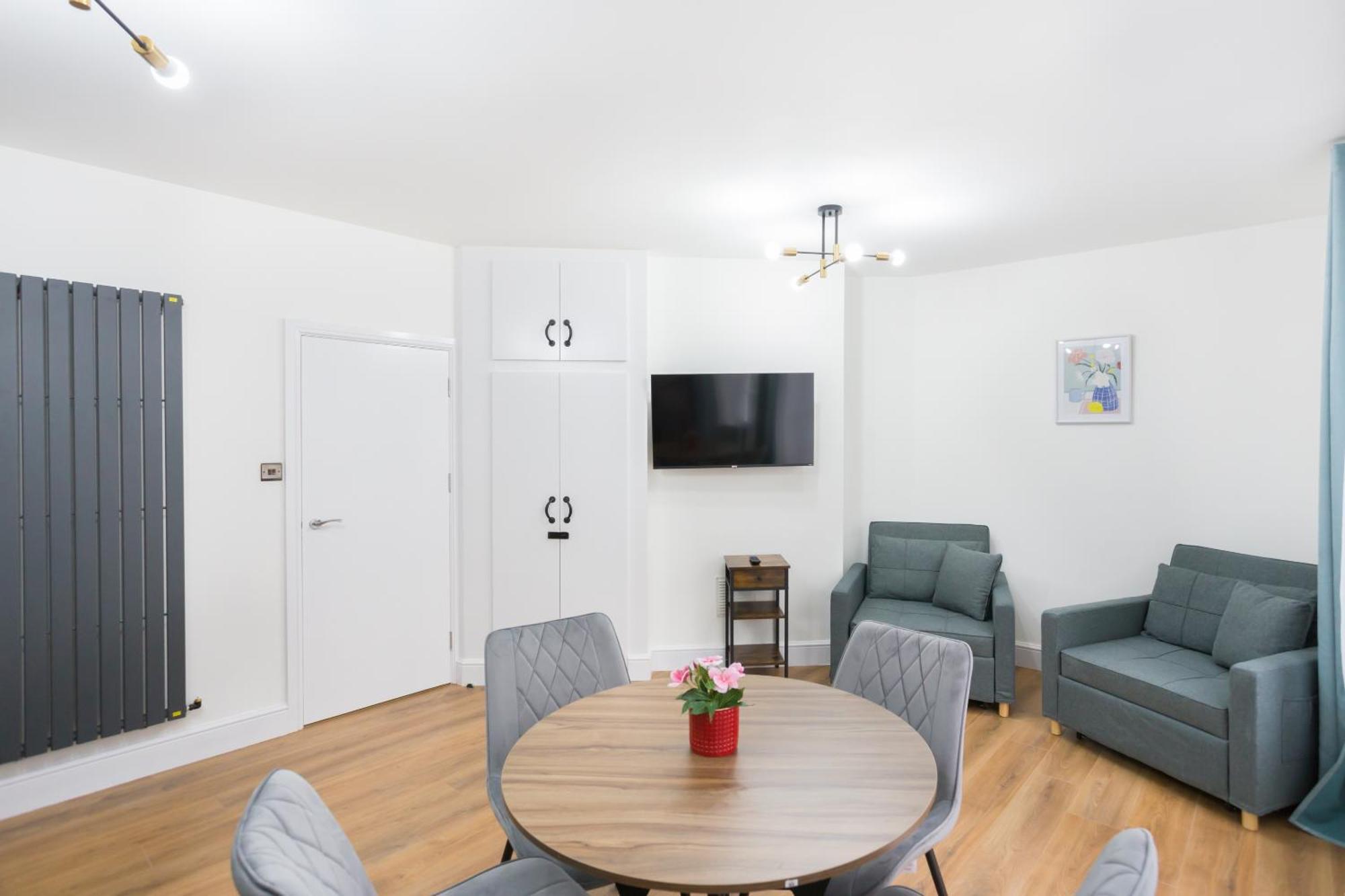 City Centre One Bedroom Apartment Next To Station, Newly Renovated 伦敦 外观 照片