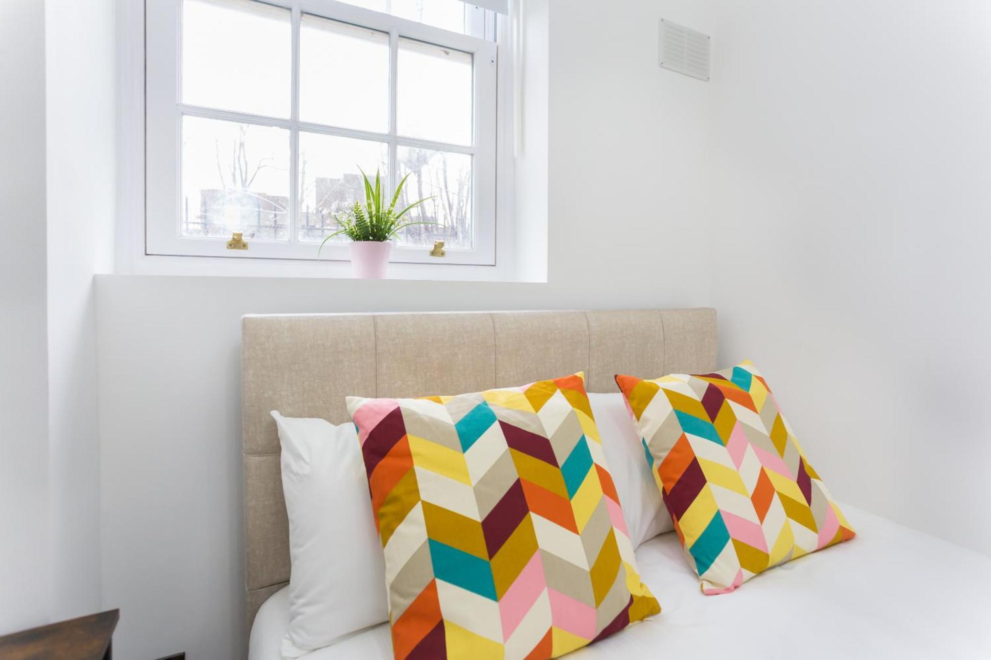 City Centre One Bedroom Apartment Next To Station, Newly Renovated 伦敦 外观 照片