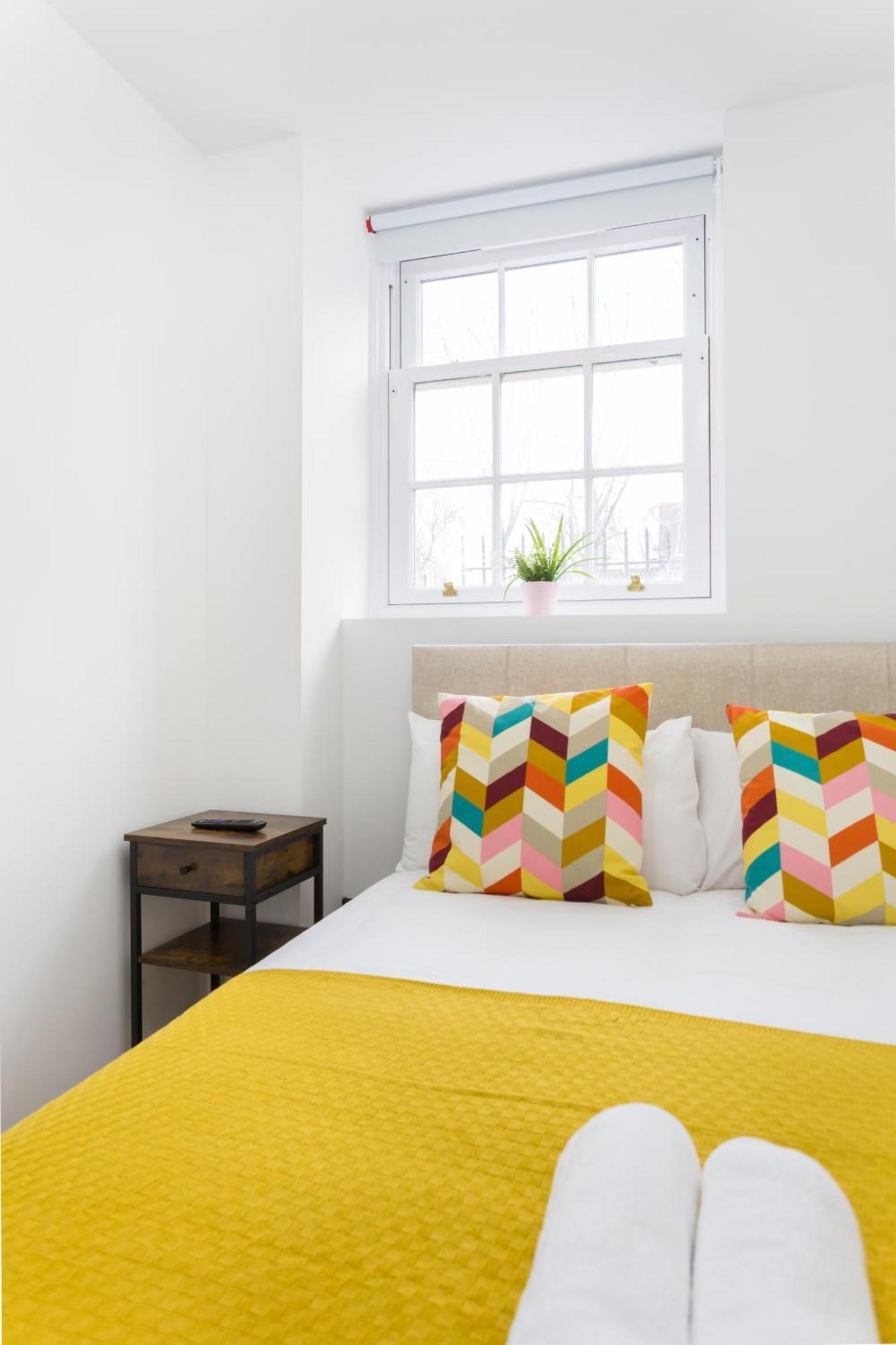 City Centre One Bedroom Apartment Next To Station, Newly Renovated 伦敦 外观 照片