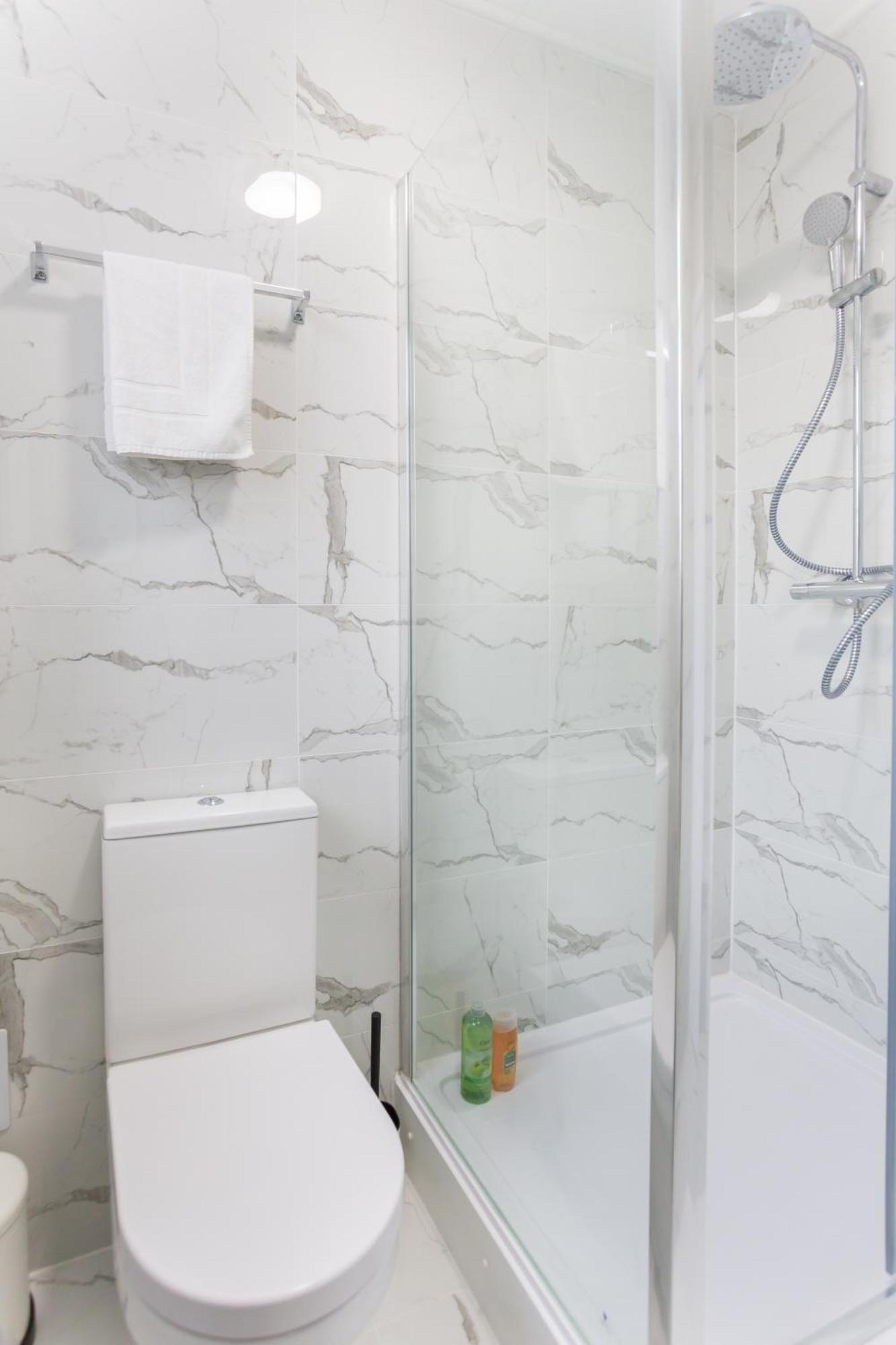 City Centre One Bedroom Apartment Next To Station, Newly Renovated 伦敦 外观 照片